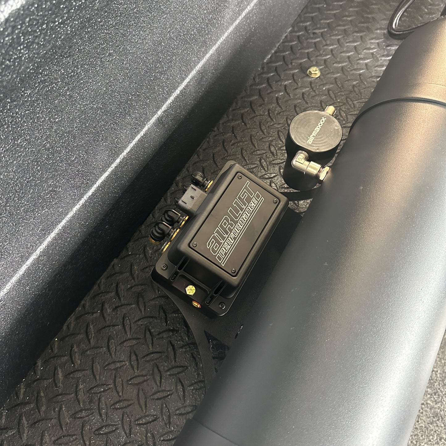 TANK/AIRLIFT BRACKET