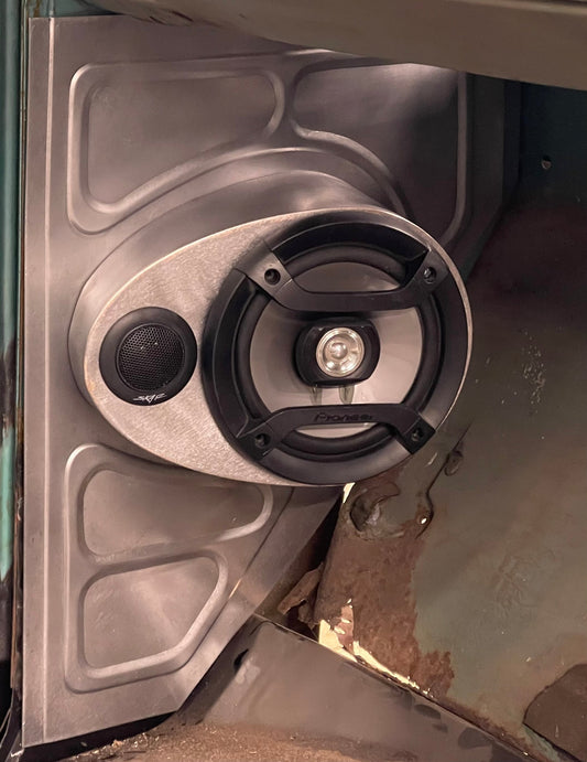 1967-1972 Kick Panels | Futura wit Pods