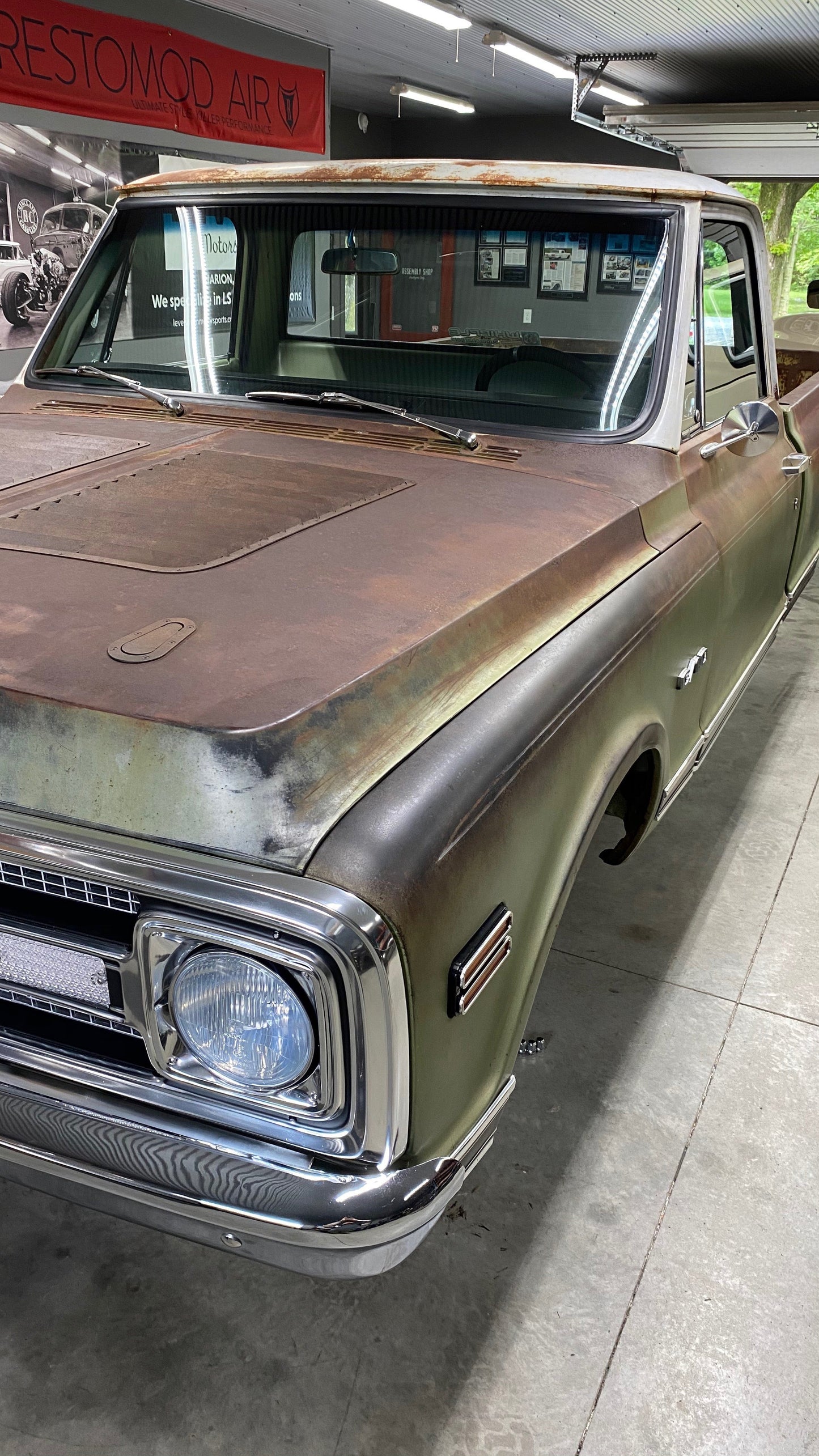 Level 7 / Trackspec 1967-72 C10 Hood Louvers