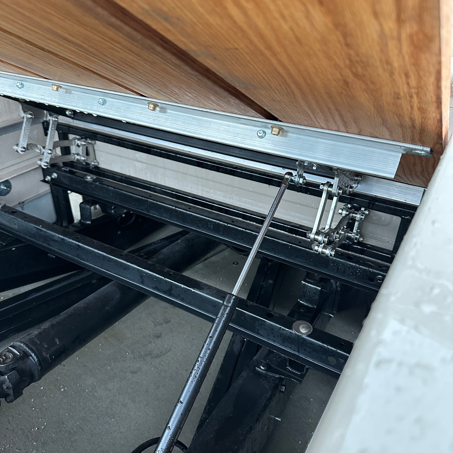 Tilt Bed Hinges | Zero Interference